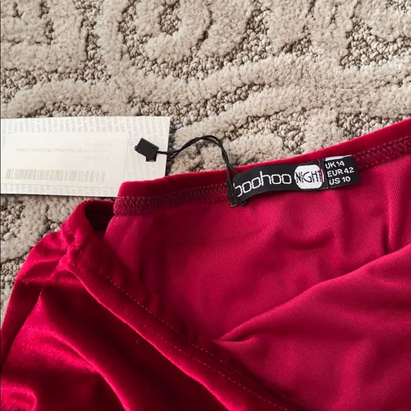 Beautiful velvet red dress - Picture 2 of 2